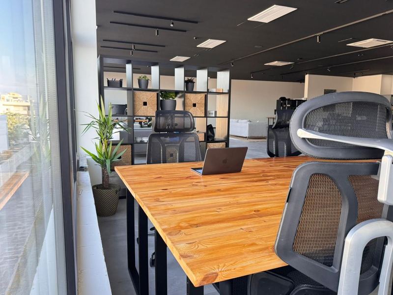 Dedicated desk at 22cowork