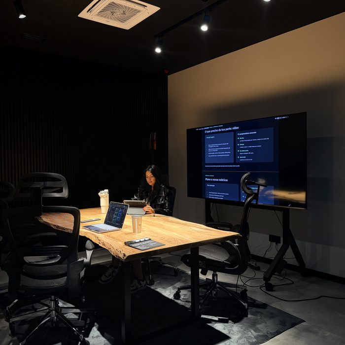 Meeting and studio room at 22cowork