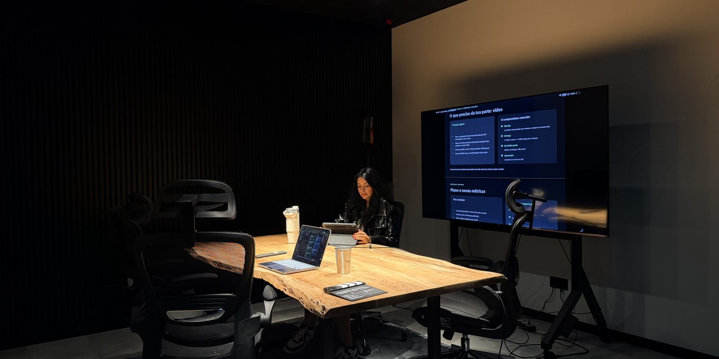 A podcast studio in Setúbal, ready when you are.